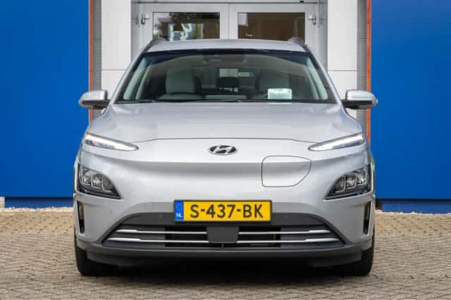 Hyundai Kona (2021) thumbnail 3
