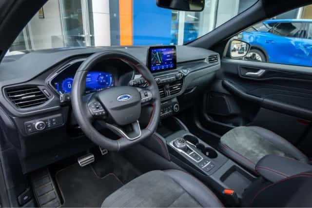 Ford Kuga (2022) thumbnail 2