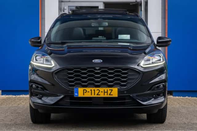 Ford Kuga (2022) thumbnail 3