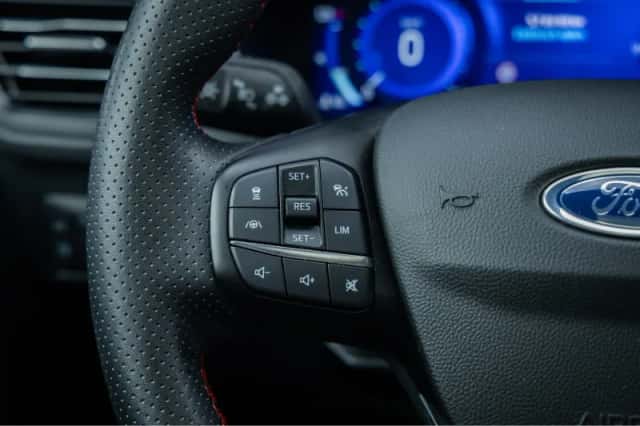 Ford Kuga (2022) thumbnail 32