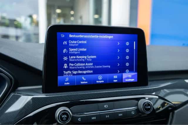 Ford Kuga (2022) thumbnail 49