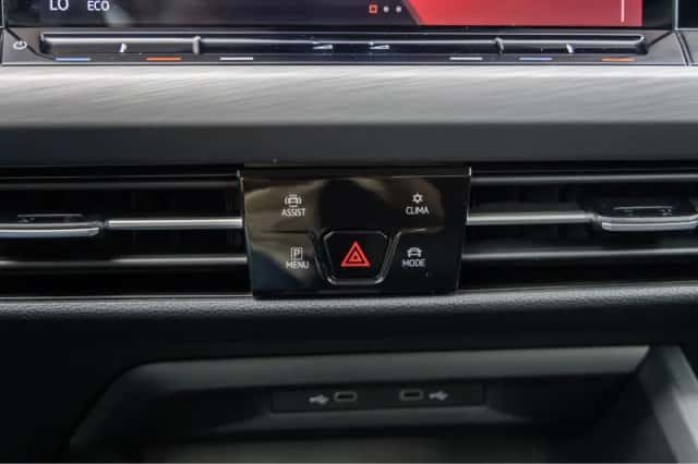 Volkswagen Golf (2021) thumbnail 35