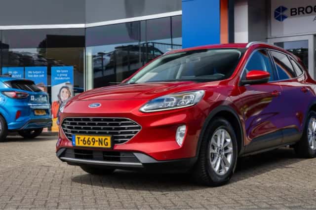 Ford Kuga (2021) thumbnail 3