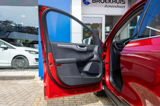 Ford Kuga (2021) thumbnail 23