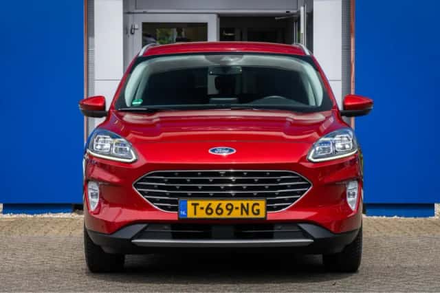 Ford Kuga (2021) thumbnail 4