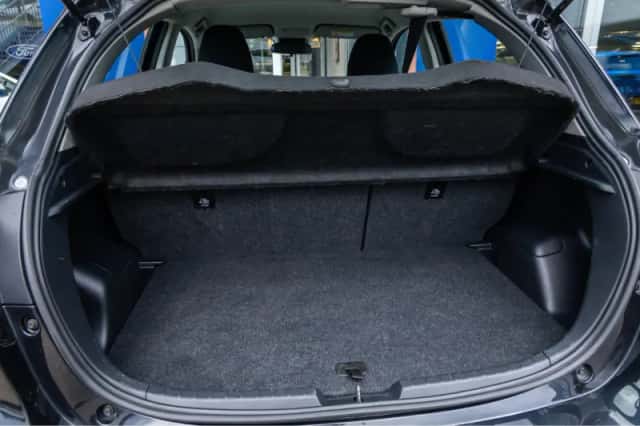 Toyota Yaris (2019) thumbnail 17