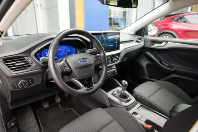 Ford Focus (2022) thumbnail 2