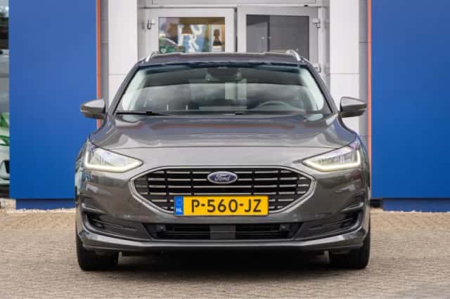 Ford Focus (2022) thumbnail 3
