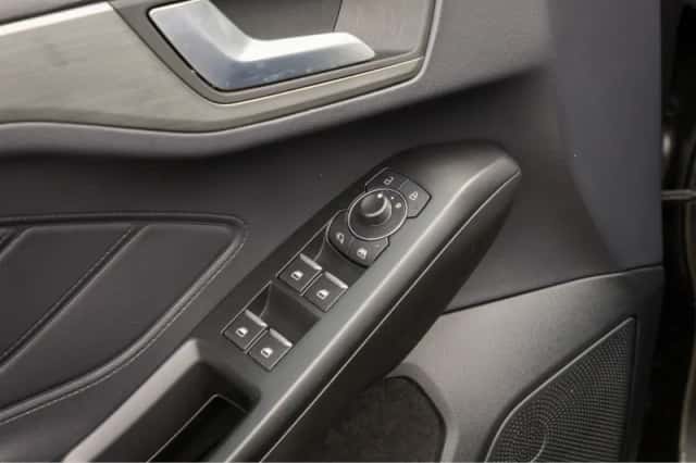 Ford Focus (2022) thumbnail 23