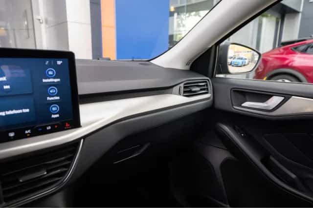 Ford Focus (2022) thumbnail 32