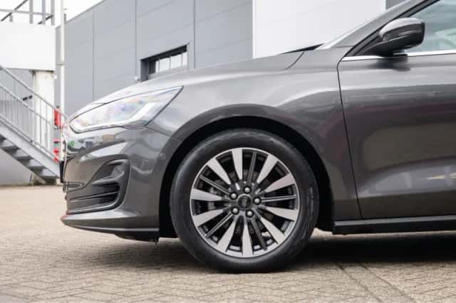 Ford Focus (2022) thumbnail 6