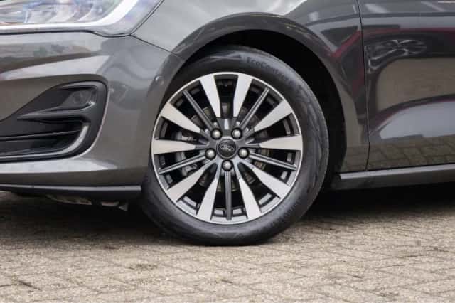 Ford Focus (2022) thumbnail 8