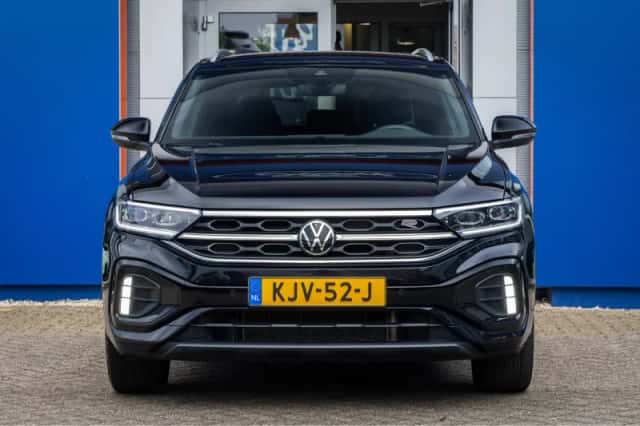 Volkswagen T-Roc (2022) thumbnail 3