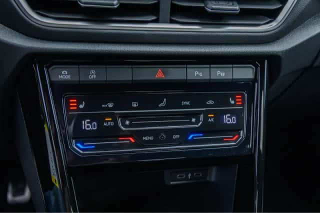 Volkswagen T-Roc (2022) thumbnail 36