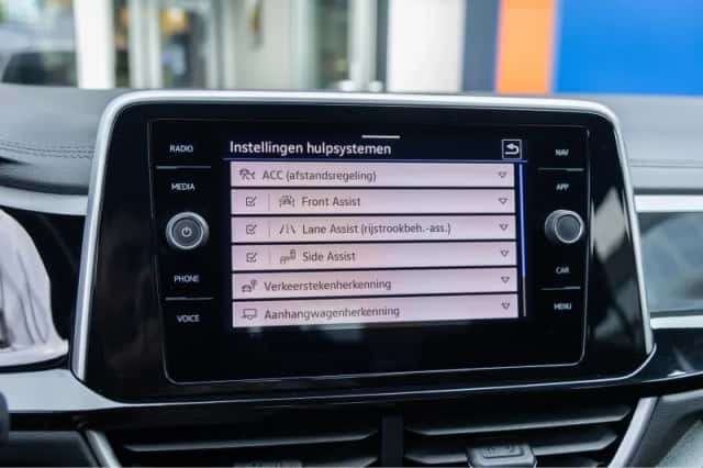 Volkswagen T-Roc (2022) thumbnail 42