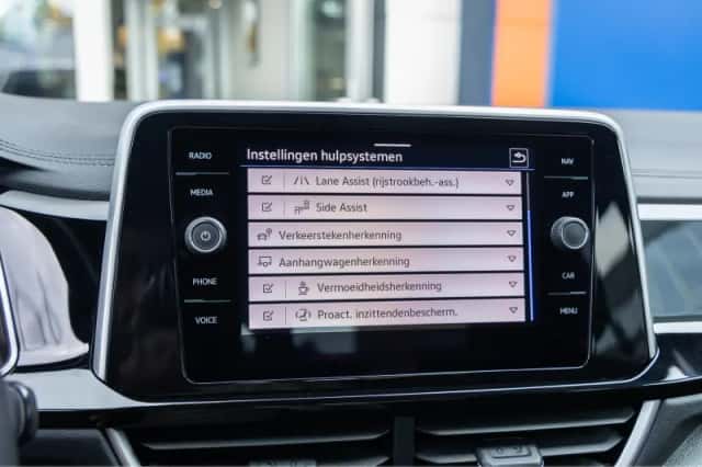 Volkswagen T-Roc (2022) thumbnail 43