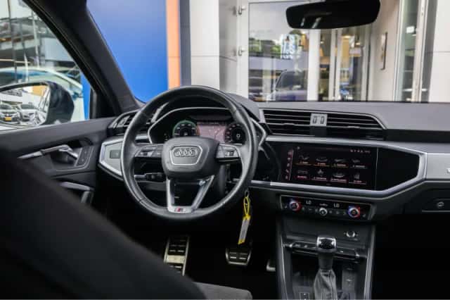 Audi Q3 (2022) thumbnail 13