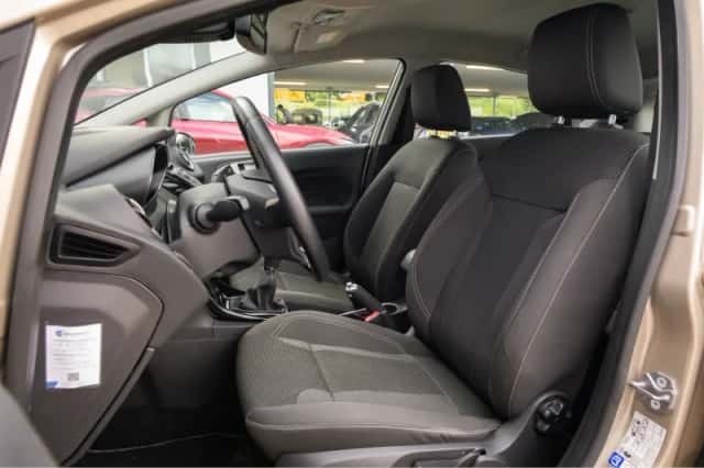 Ford Fiesta (2016) thumbnail 12