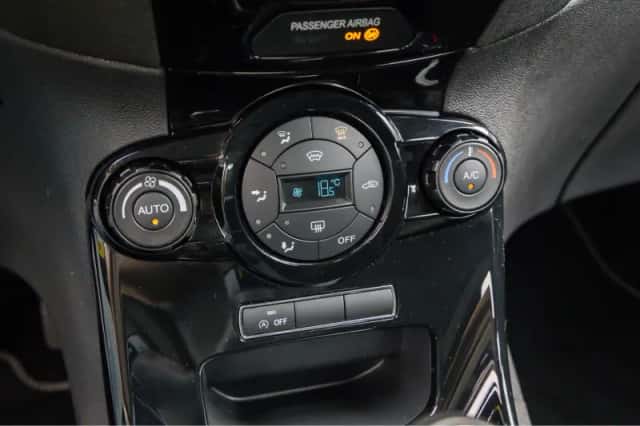 Ford Fiesta (2016) thumbnail 24