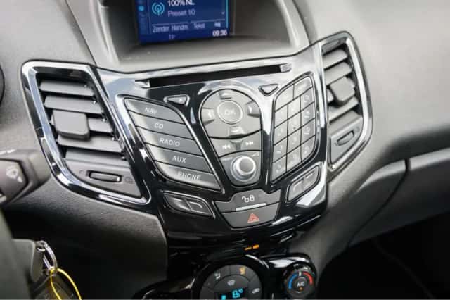 Ford Fiesta (2016) thumbnail 25
