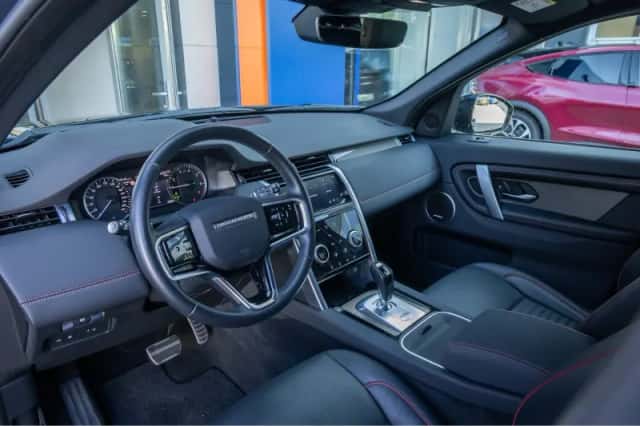 Land Rover Discovery Sport (2023) thumbnail 2