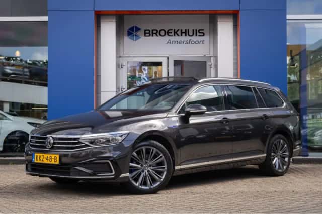 Volkswagen Passat (2023) thumbnail 1