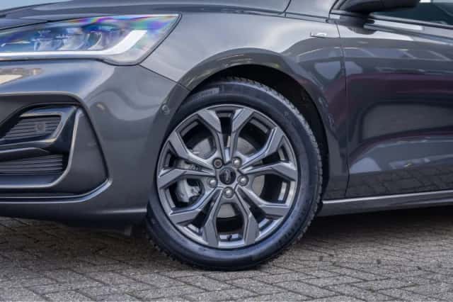 Ford Focus (2022) thumbnail 5