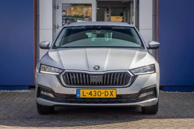 Škoda Octavia (2021) thumbnail 3