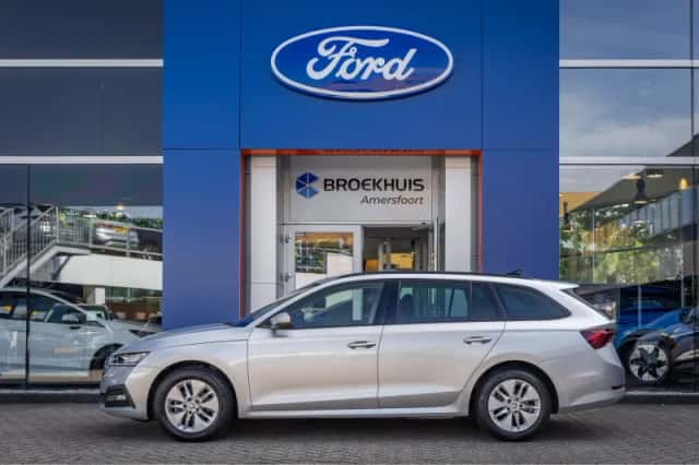Škoda Octavia (2021) thumbnail 4
