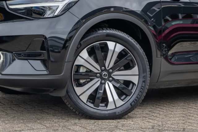Volvo XC40 (2022) thumbnail 2