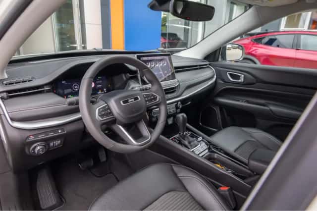 Jeep Compass (2023) thumbnail 2