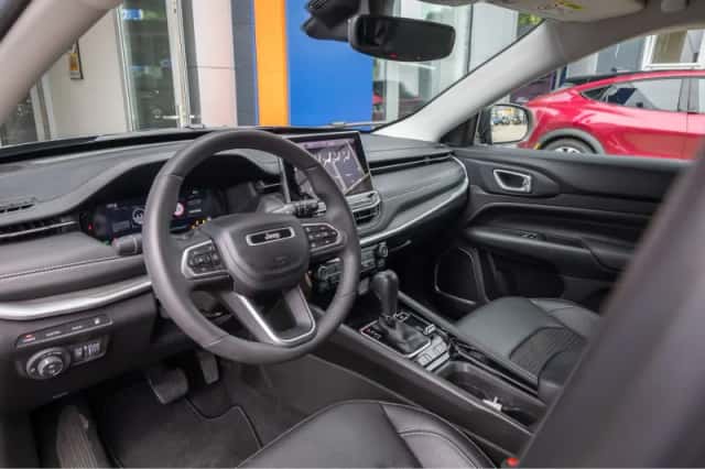 Jeep Compass (2023) thumbnail 2