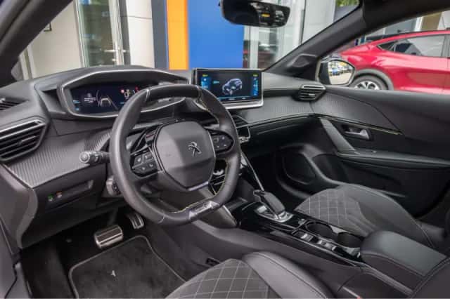 Peugeot e-208 (2022) thumbnail 2