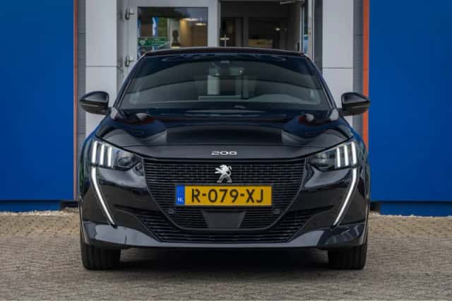 Peugeot e-208 (2022) thumbnail 4