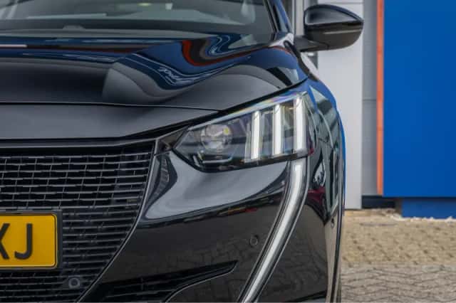 Peugeot e-208 (2022) thumbnail 5