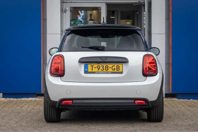 MINI Electric (2023) thumbnail 4