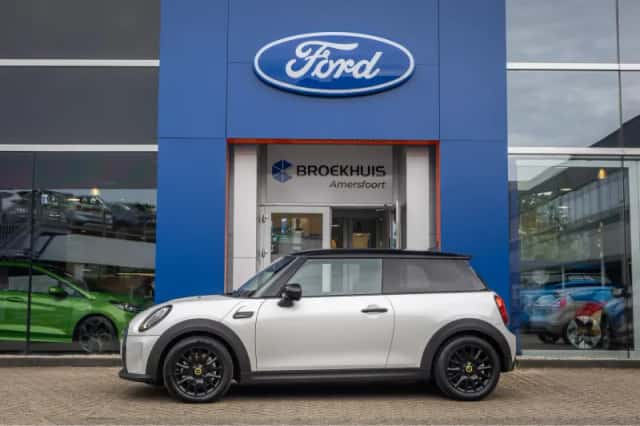 MINI Electric (2023) thumbnail 5