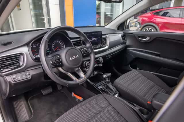 Kia Stonic (2023) thumbnail 2
