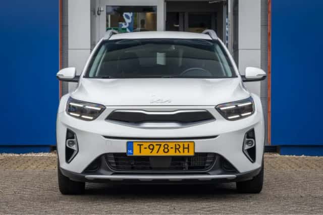 Kia Stonic (2023) thumbnail 3