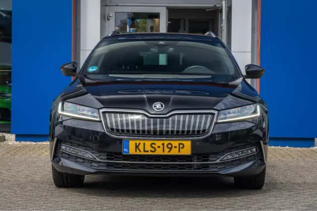 Škoda Superb (2023) thumbnail 3