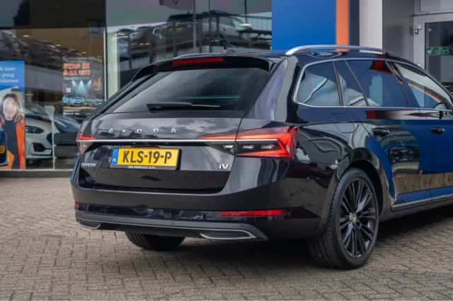 Škoda Superb (2023) thumbnail 4