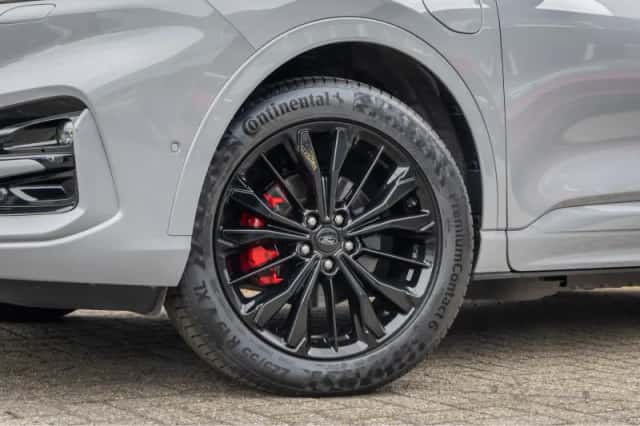 Ford Kuga (2023) thumbnail 2
