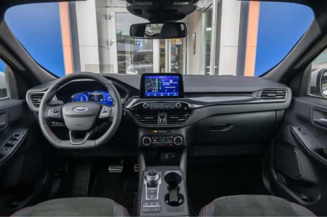 Ford Kuga (2023) thumbnail 3