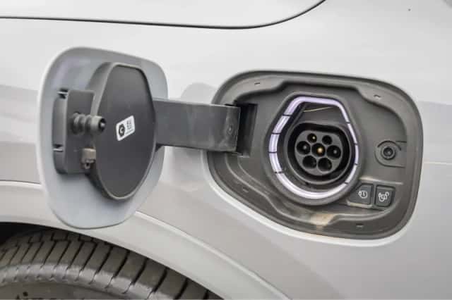 Ford Kuga (2023) thumbnail 4