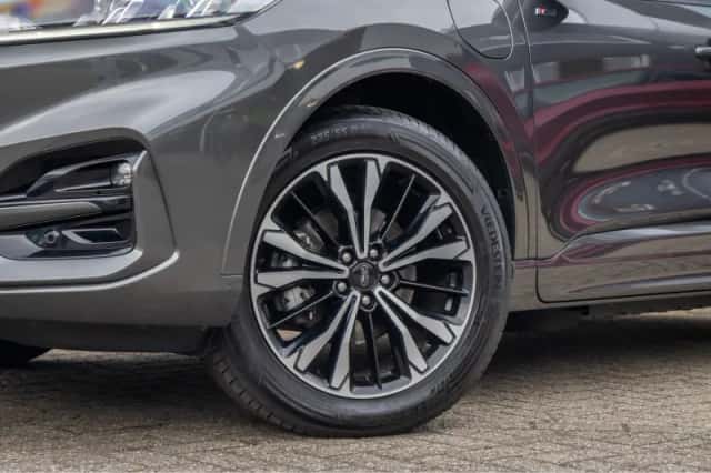 Ford Kuga (2022) thumbnail 2