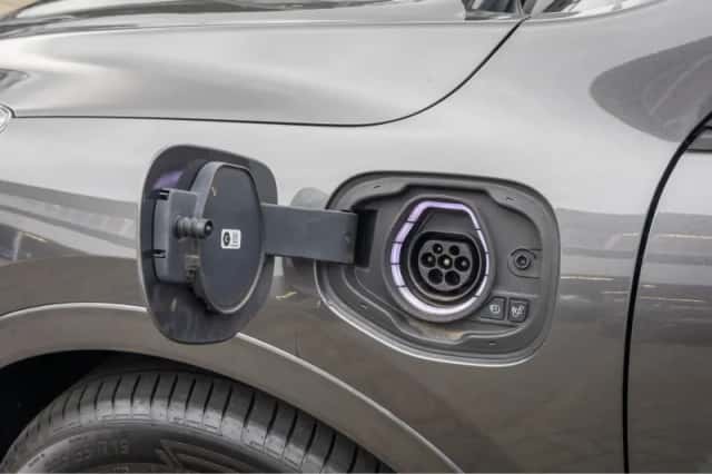 Ford Kuga (2022) thumbnail 4