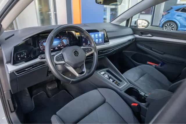 Volkswagen Golf (2021) thumbnail 2