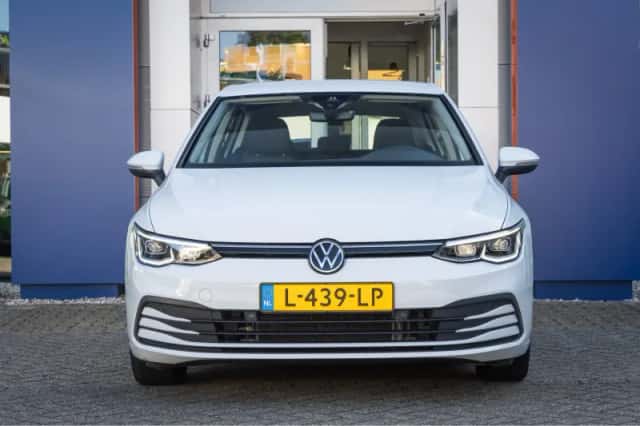 Volkswagen Golf (2021) thumbnail 3
