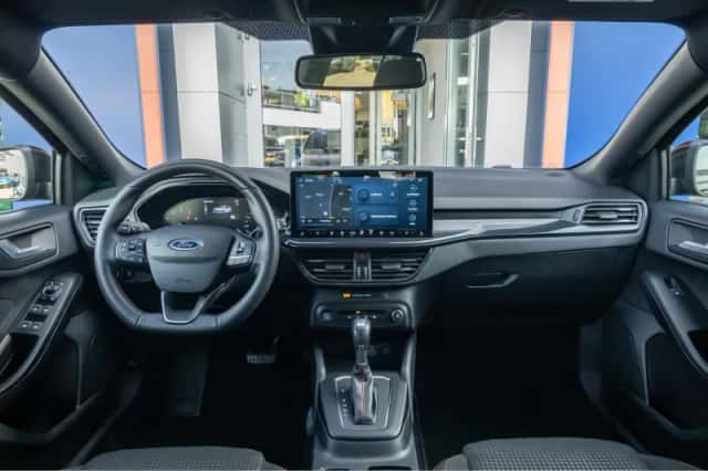 Ford Focus (2024) thumbnail 3