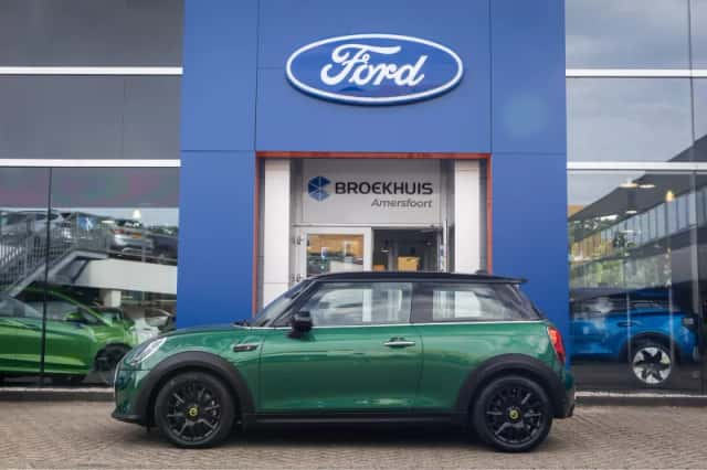 MINI Electric (2022) thumbnail 5